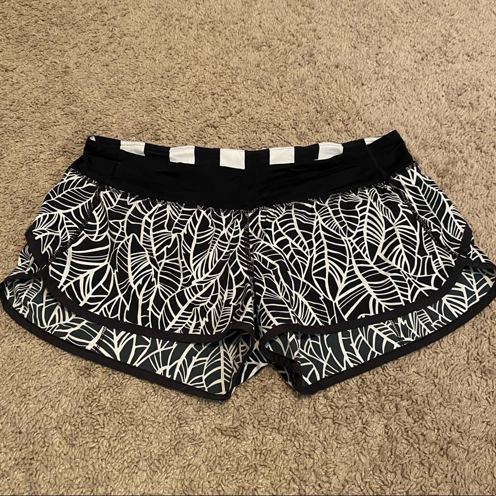 Lululemon run speed up 2.5” shorts
